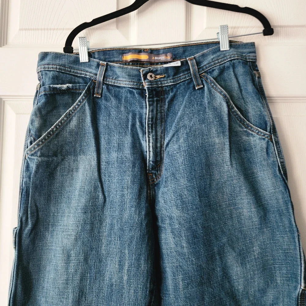 Levis relaxed fit